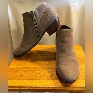 Women’s Crown Vintage suede putty colored booties, size 9.5
